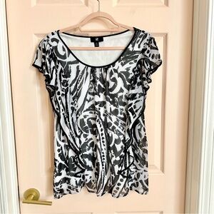 Black and white iz byer top